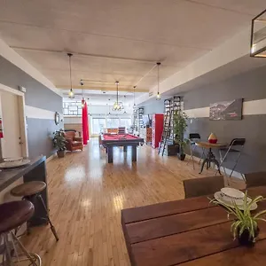 Luxury 5-bed + Pool Table: 5 Min From Jarry Metro Montreal