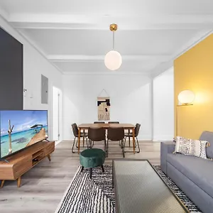 Modern And Cozy 4 Bedrooms Sleep 12 Montreal