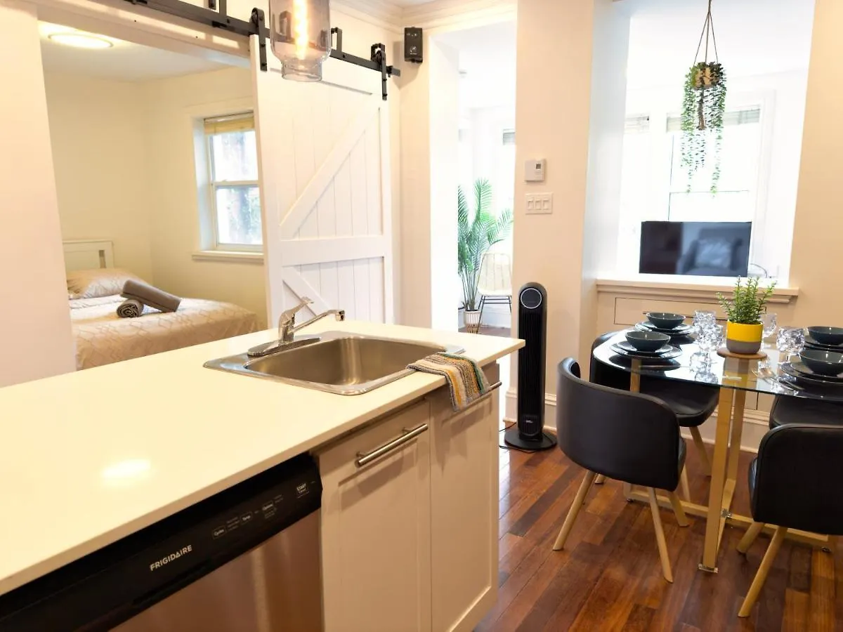 Superb 2 Bed In Plateau 10Min To Mont-Royal Metro Apartment Montreal