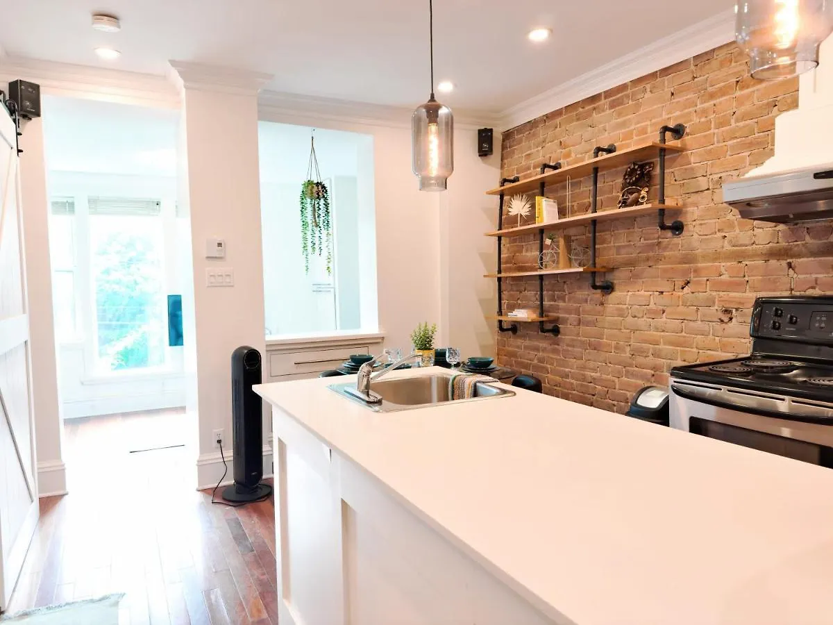 Superb 2 Bed In Plateau 10Min To Mont-Royal Metro Apartment Montreal
