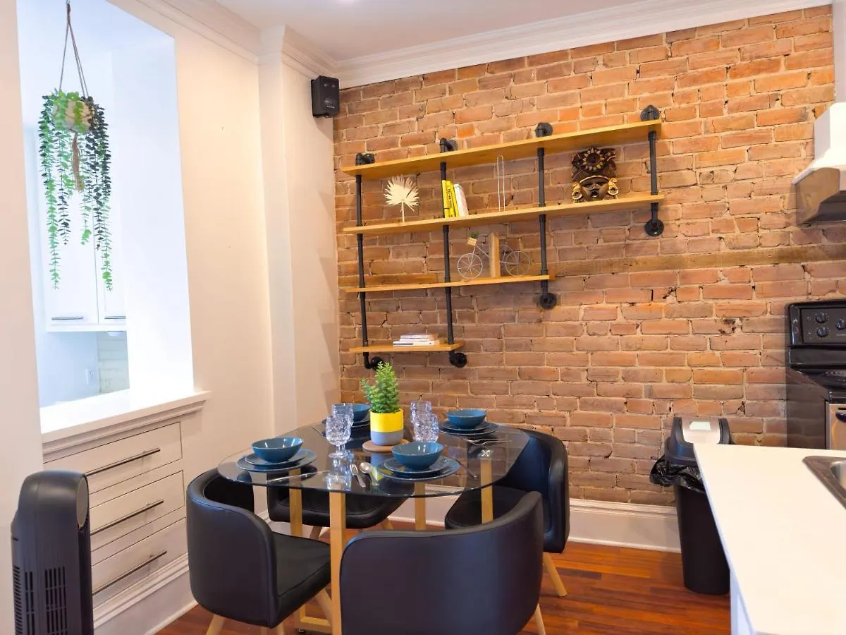 Superb 2 Bed In Plateau 10Min To Mont-Royal Metro Apartment Montreal