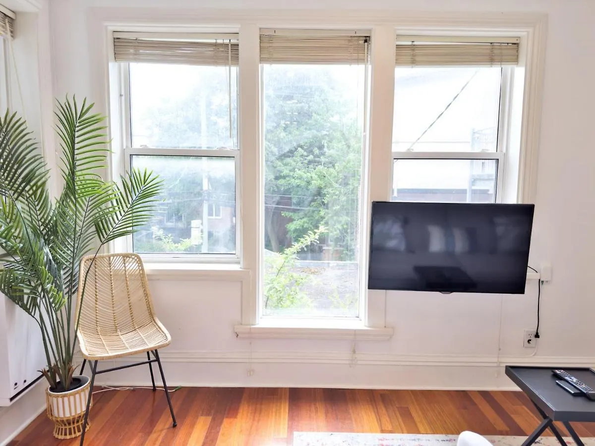 Superb 2 Bed In Plateau 10Min To Mont-Royal Metro Apartment Montreal