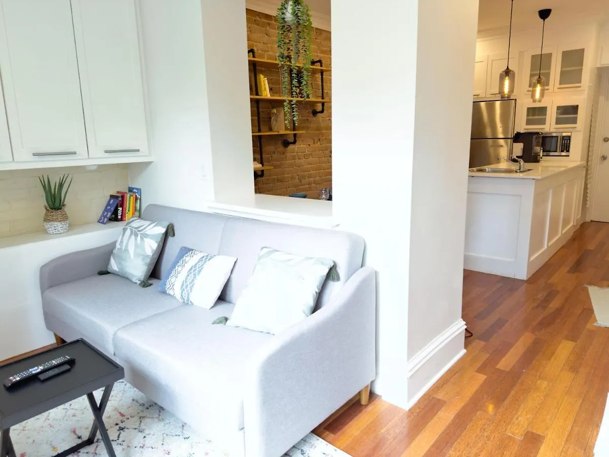 Superb 2 Bed In Plateau 10Min To Mont-Royal Metro Apartment Montreal