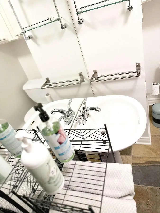 Superb 2 Bed In Plateau 10Min To Mont-Royal Metro Apartment Montreal